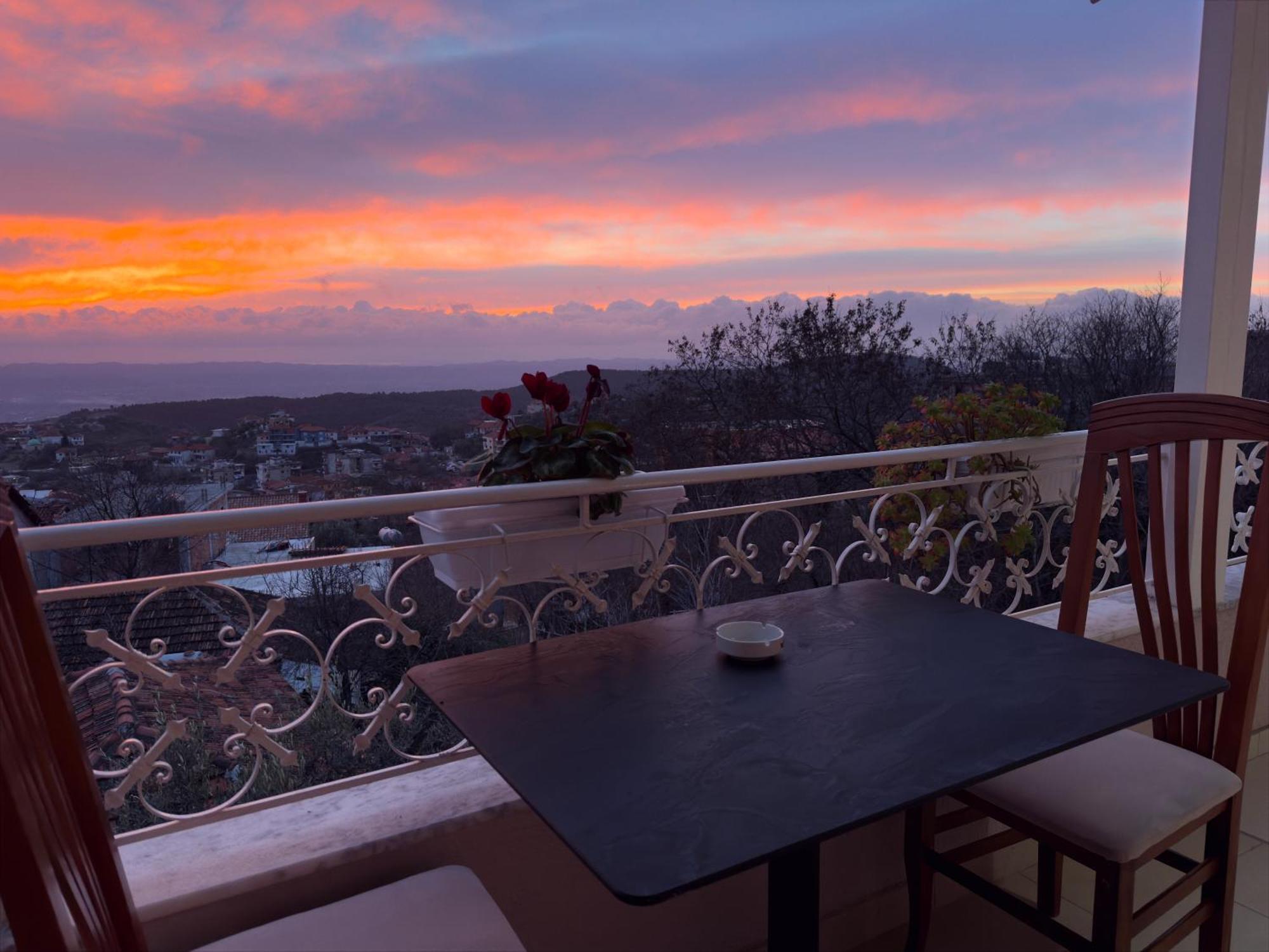 Alesio Guest House Круя Экстерьер фото